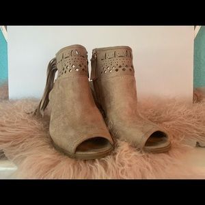 Peep toe suede fringe bootie